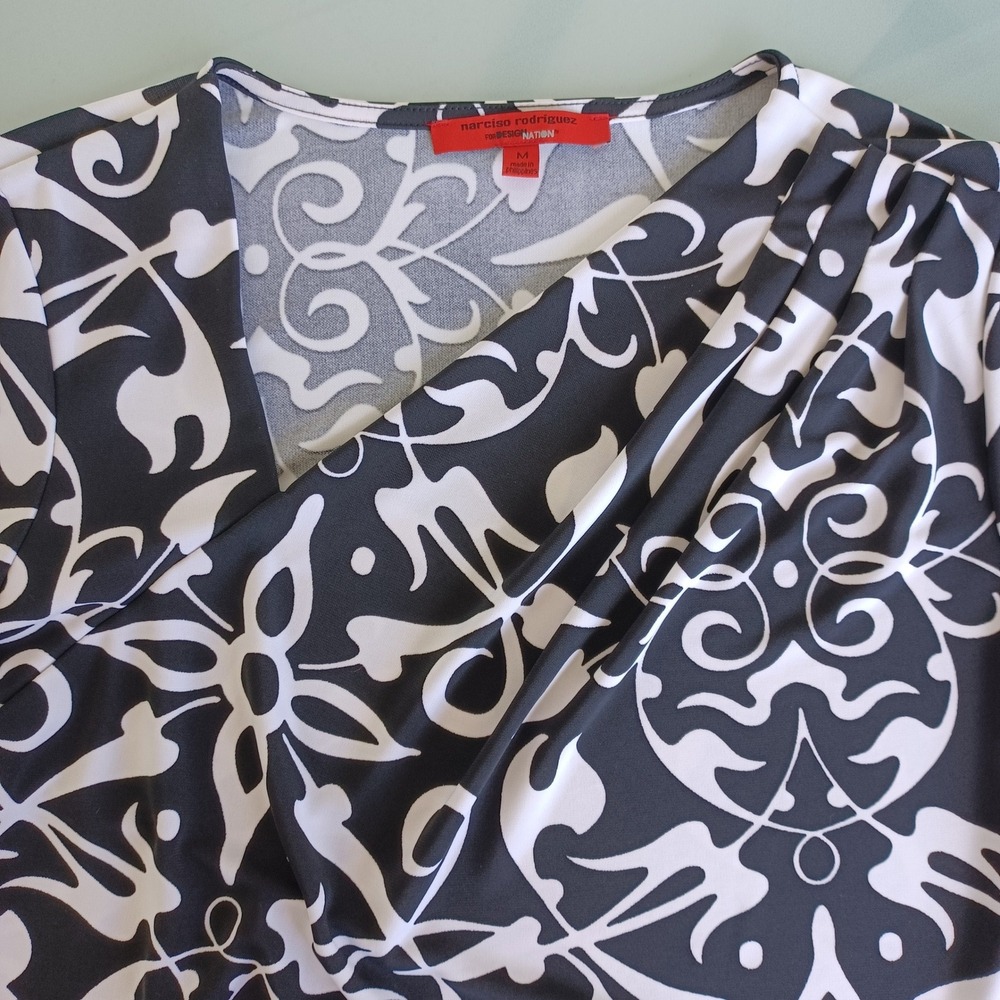 Narciso Rodriguez for DesigNation Black White Scroll Print Asymmetrical Top M - Picture 9 of 10